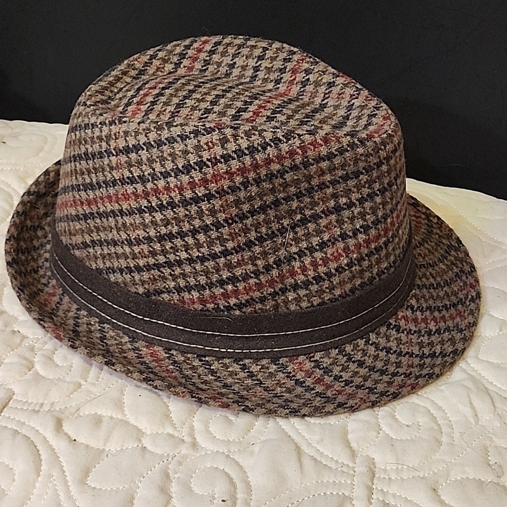 ADORA Houndstooth Fedora with Red and Black Accents - Picture 2 of 5